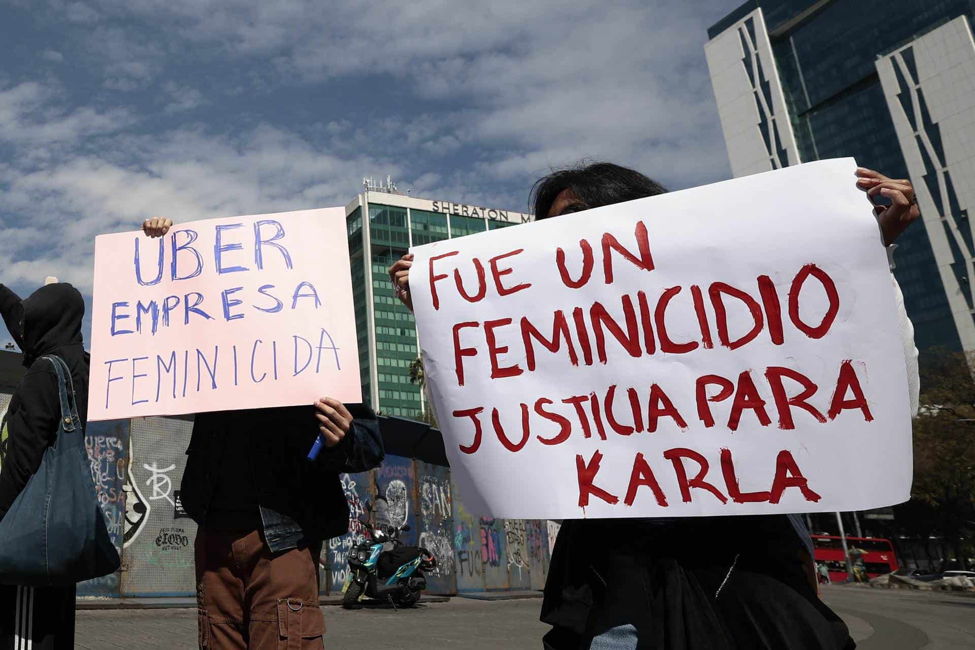 Manifestantes exigen justicia por asesinato de una conductora de Uber en Ciudad de México