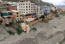 Vivir al borde del desastre en casas construidas en laderas peligrosas en Bolivia