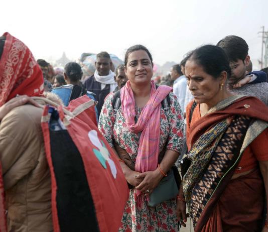 Radiografía de los peregrinos del Kumbh Mela en India, la multitudinaria fiesta hindú