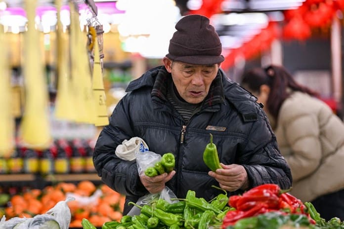 La población de China disminuye en 2024 por tercer año seguido