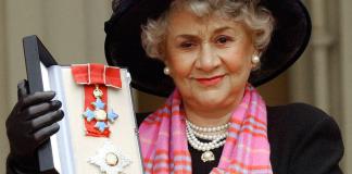 Fallece la actriz británica Joan Plowright a los 95 años de edad