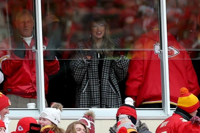 Los campeones Chiefs y Taylor Swift imponen récord de audiencia en ronda divisional