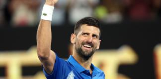 Djokovic echa mano a su veteranía para superar a Alcaraz y meterse en semis de Australia