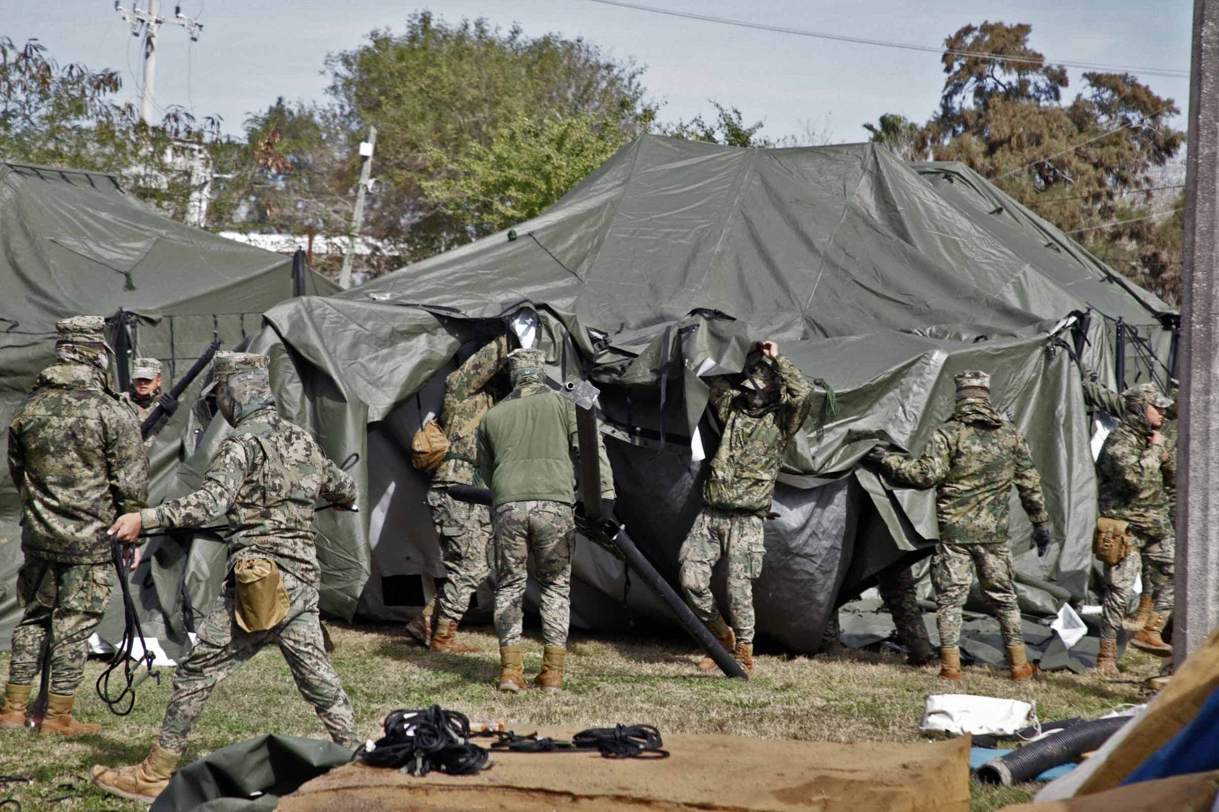 Militares mexicanos construyen albergues para recibir a deportados desde EEUU