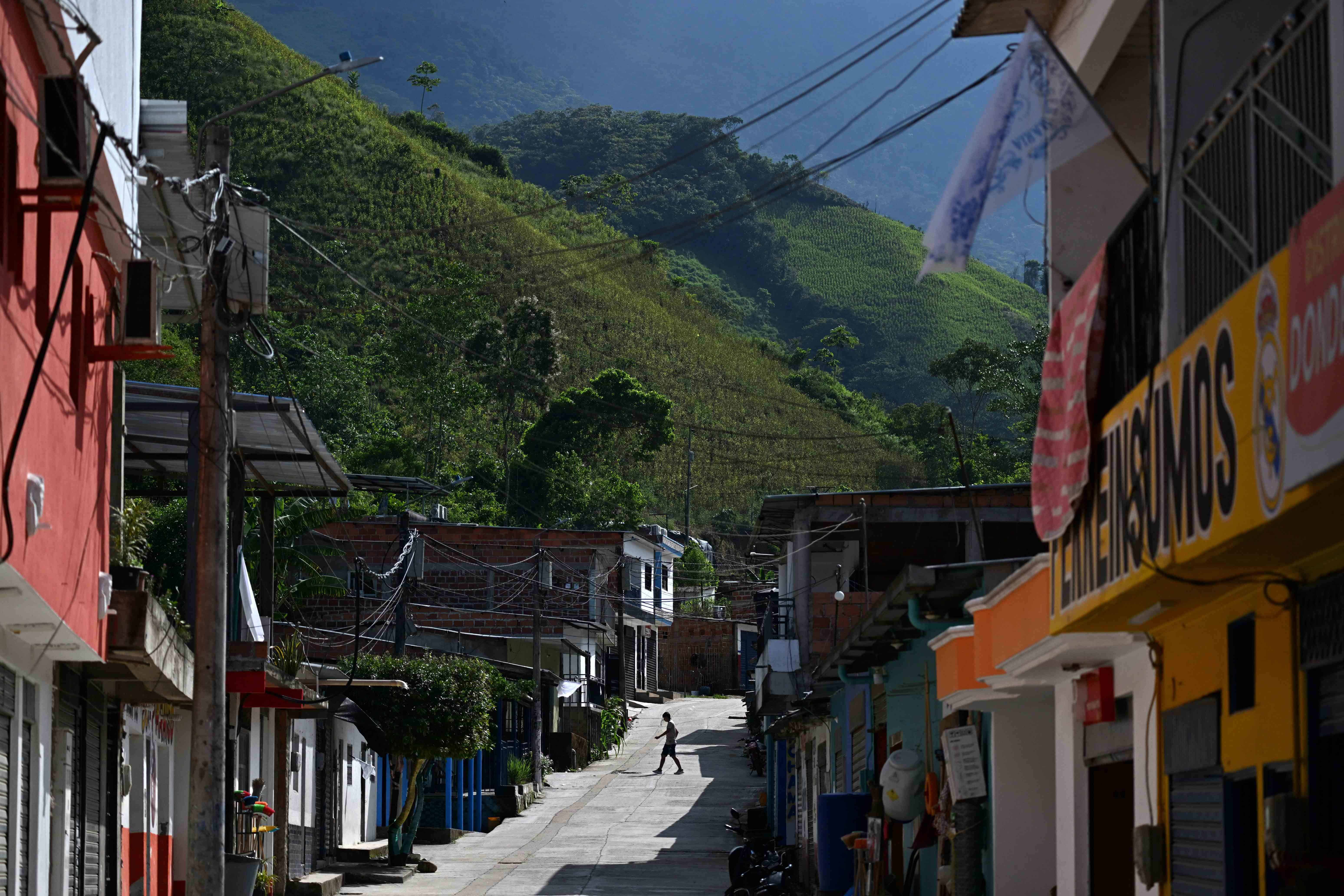 La vida en el Catatumbo, la región en disputa por las guerrillas en Colombia