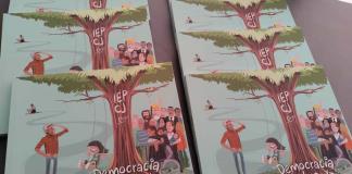 Ante estudiantes de UdeG, ´Qucho´ monero presenta el libro ilustrado por los 30 años del IEPC