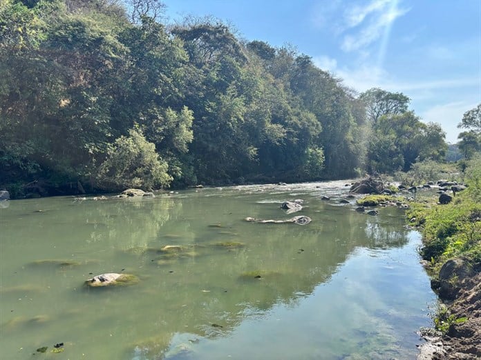 No sólo el Santiago está enfermo; el Río Coahuayana en Tuxpan también está contaminado