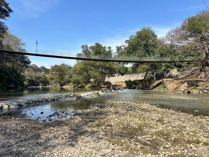 No sólo el Santiago está enfermo; el Río Coahuayana en Tuxpan también está contaminado