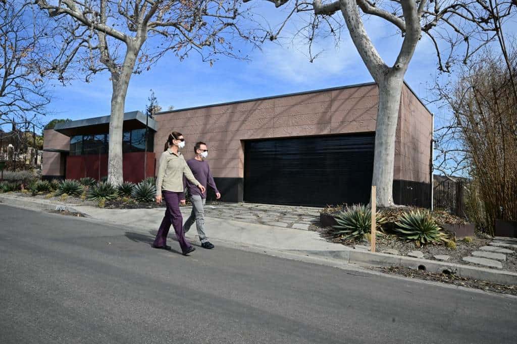 Casa a prueba de incendios ofrece lecciones para la reconstrucción en Los Ángeles