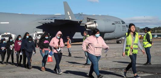 ONG advierte de riesgos de salud mental y adicciones entre migrantes deportados en México