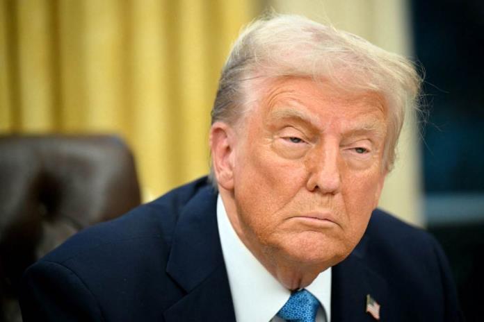 Trump asume posibles represalias contra EEUU por su guerra comercial