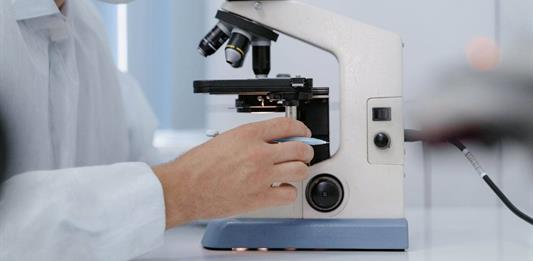 Expertos de UNAM buscan en río del centro de México bacterias resistentes a antibióticos