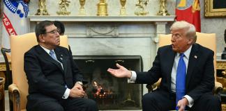 Trump amenaza a Japón con aranceles para equilibrar el déficit comercial