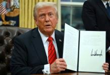 Trump firma los aranceles del 25 % a las importaciones de aluminio y acero estadounidenses