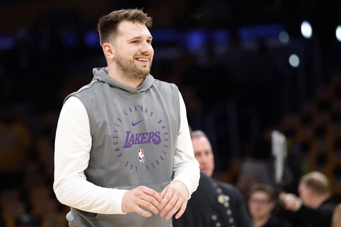 Doncic pone a soñar a los Lakers en su debut en Los Ángeles