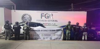 Agentes arrestan a 5 personas y decomisan armas y autos en Sinaloa