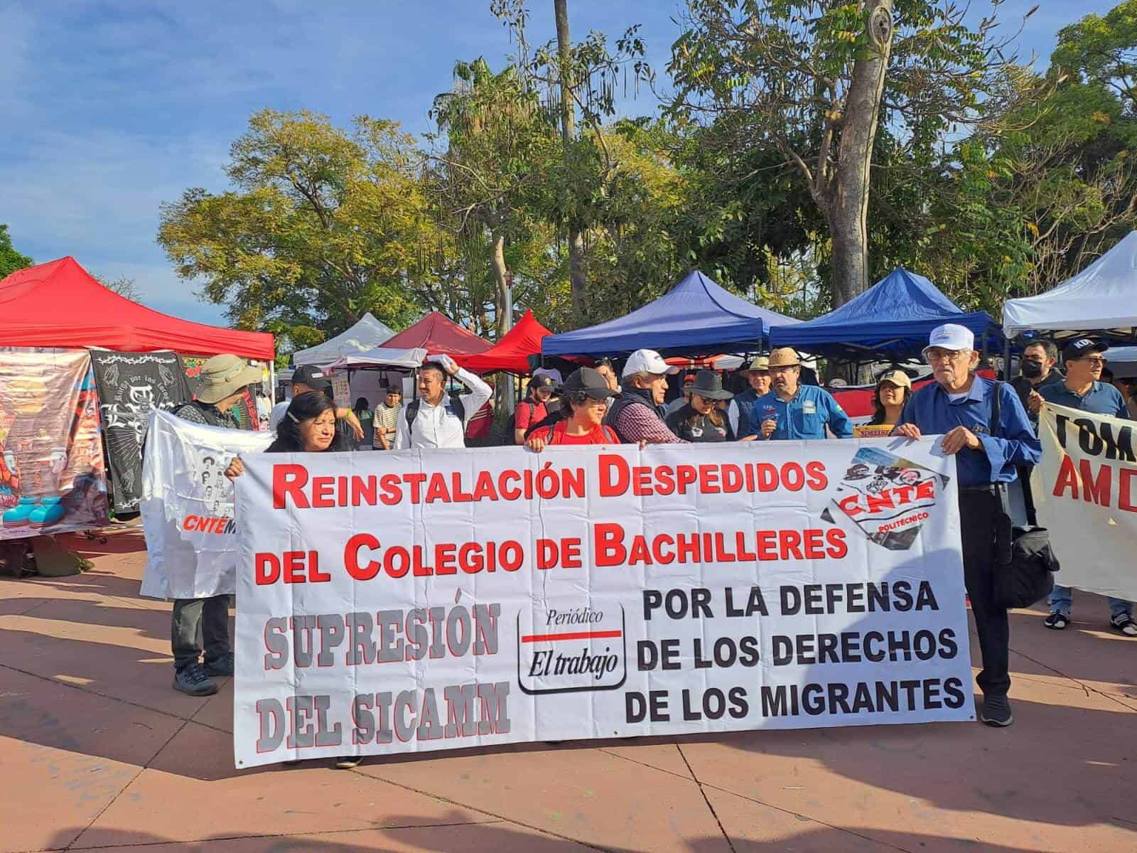 Docentes exigen mejores condiciones laborales en movilización convocada por la CNTE