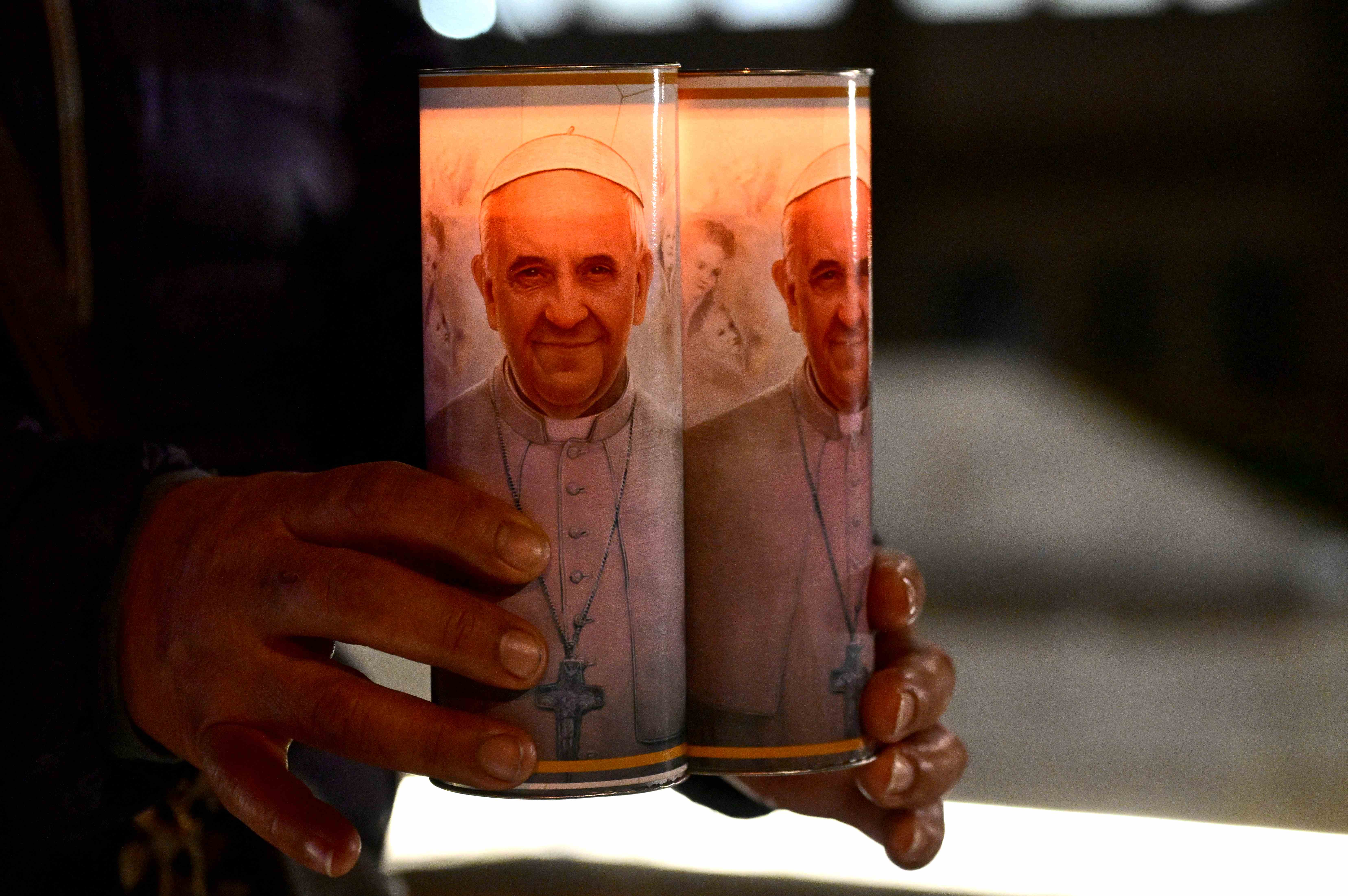 El papa padece neumonía, anuncia El Vaticano