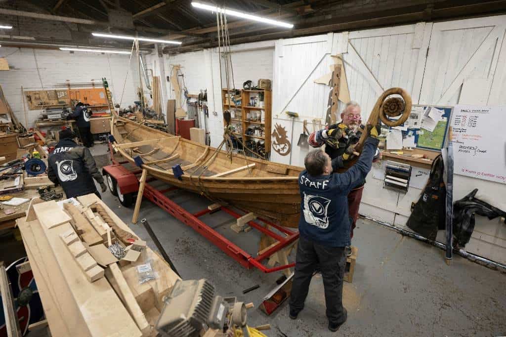 La construcción de un barco vikingo como terapia para exmilitares británicos