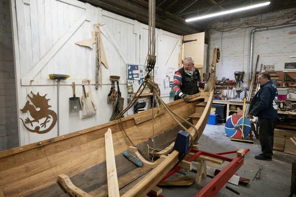 La construcción de un barco vikingo como terapia para exmilitares británicos