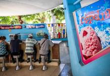 Coppelia, la meca del helado en Cuba, desafía la crisis y la oferta privada