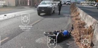 Fallece menor de edad en choque entre motocicleta y vehículo tipo pipa