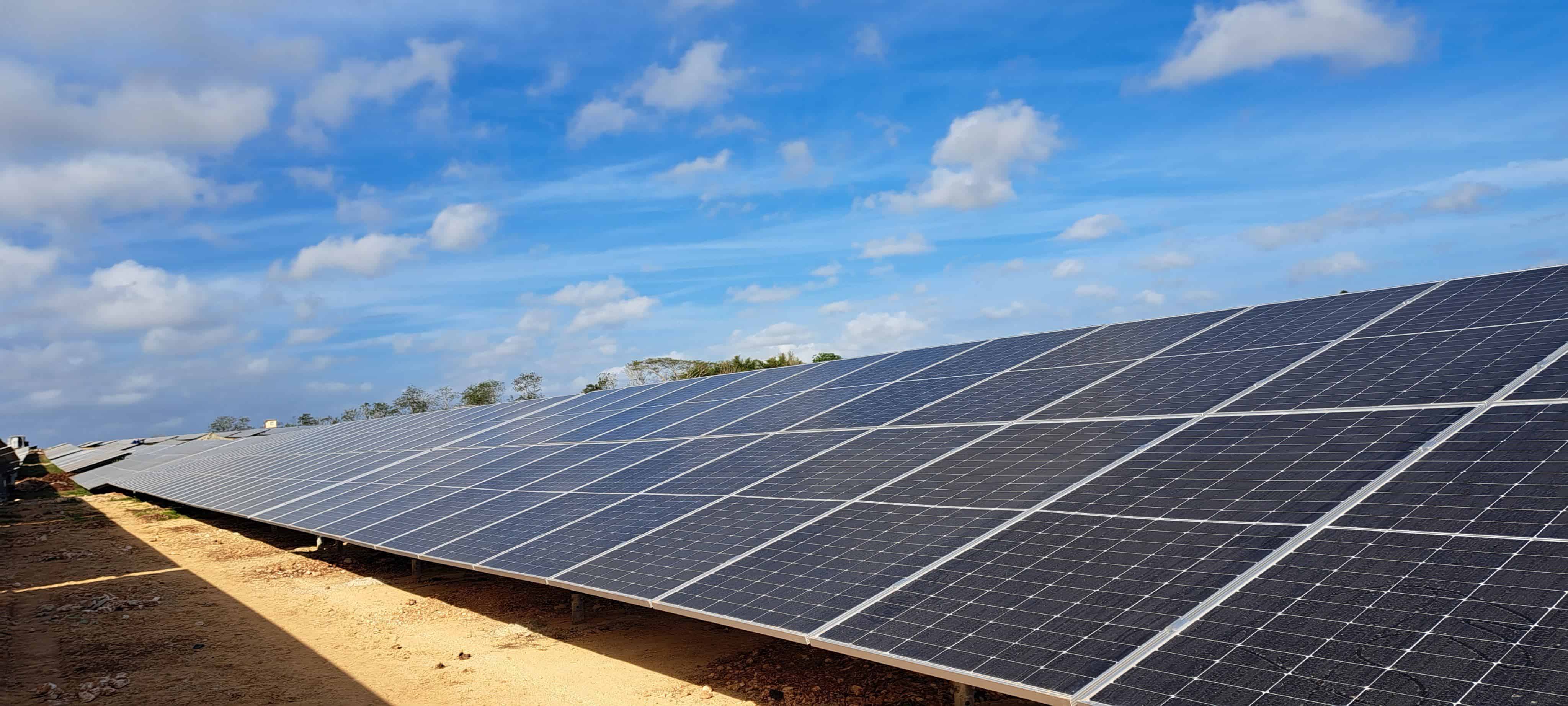 Cuba enciende primer parque fotovoltaico para enfrentar escasez eléctrica