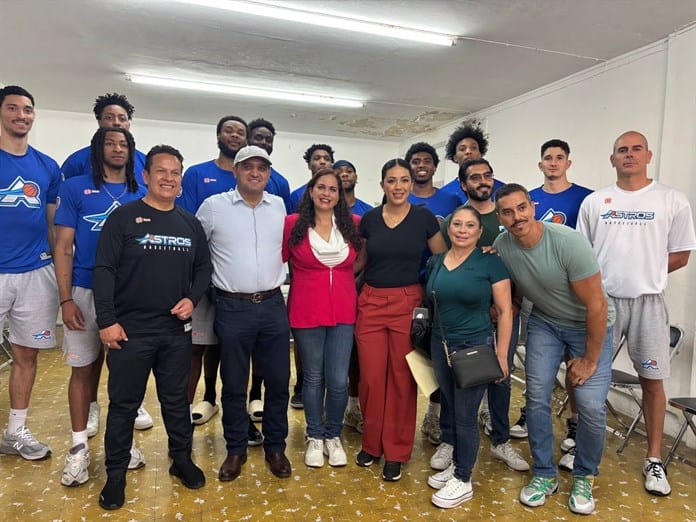 Astros de Jalisco visitan Zapotlán para sembrar la pasión del deporte en nuevas generaciones