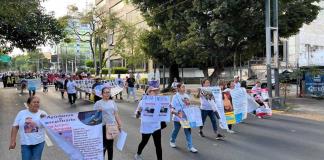 Colectivos se manifiestan en Av. Vallarta para presentar demandas variadas