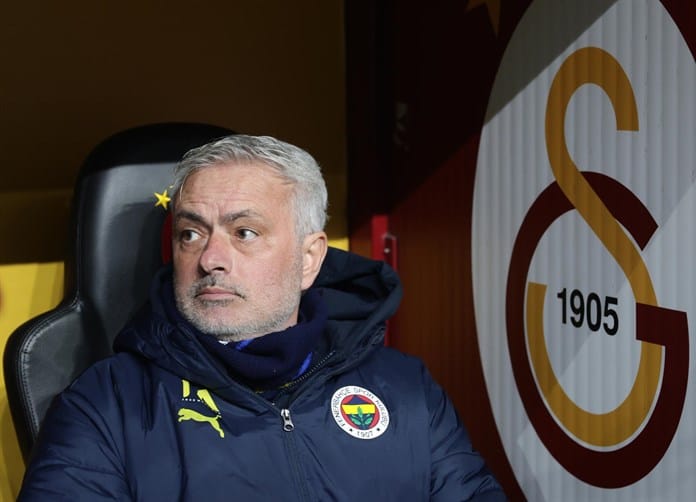 El Galatasaray se mantiene firme en el liderato pese a empatar 0-0 con el Fenerbahce