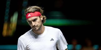 Tsitsipas vence a Sonego y supera la primera ronda