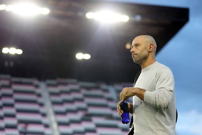 Mascherano: Francisco está en todas nuestras oraciones deseando que se pueda recuperar