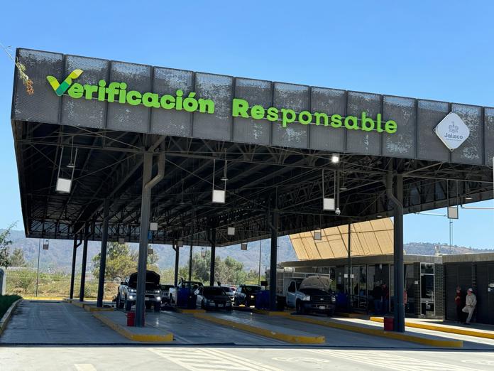 Verificentro abarrotado y hasta dos horas de espera, realidades en Zapotlán el Grande