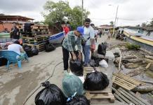 Migrantes buscan en las redes sociales nuevas rutas en su viaje de retorno a Suramérica