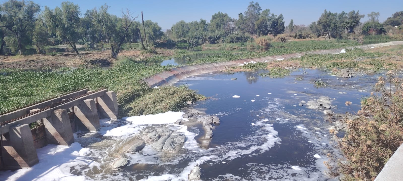 Ya a nadie el importamos: el hastío de la gente que vive junto al río que prometieron revivir