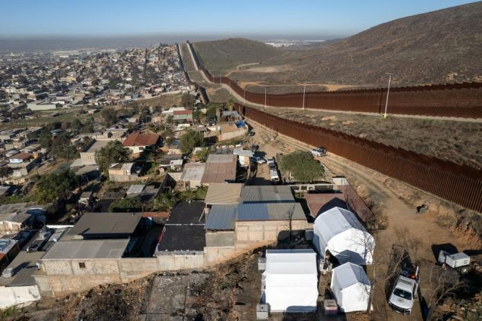 México envía una nota diplomática a EEUU para que explique la base militar en la frontera