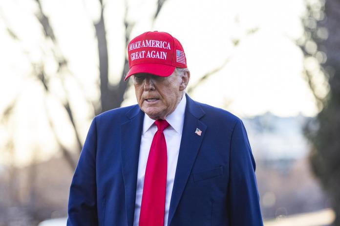 Trump impondrá mañana aranceles a México y Canadá y dice que no hay margen para negociar