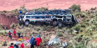 Al menos 25 fallecidos y 26 heridos en un nuevo accidente de carretera en Bolivia