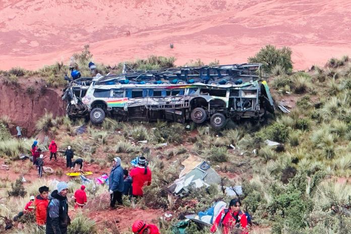 Al menos 25 fallecidos y 26 heridos en un nuevo accidente de carretera en Bolivia