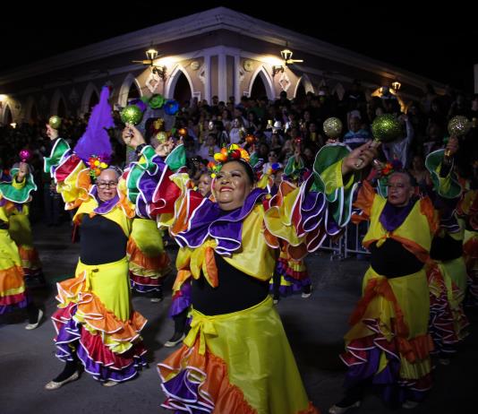Más de 50 mil personas y 15 comparsas en el carnaval de Sayula
