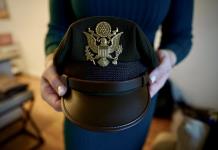 Campaña de desinformación amenaza carrera de piloto militar trans en EEUU