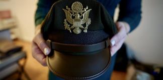 Campaña de desinformación amenaza carrera de piloto militar trans en EEUU