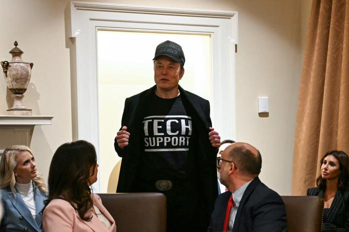 Más de 3.000 científicos piden a la Royal Society británica la expulsión de Musk