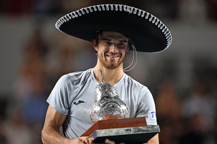 Tsitsipas regresa al Top 10, Machac entra en el Top20 tras ganar en Acapulco