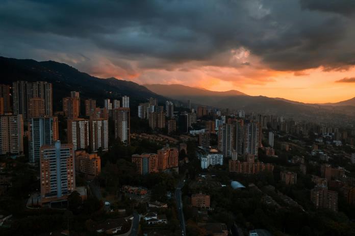Necoclí en Colombia: del tránsito migratorio al renacer turístico