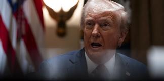 Grupos hispanos critican la orden de Trump de declarar el inglés el idioma oficial de EEUU