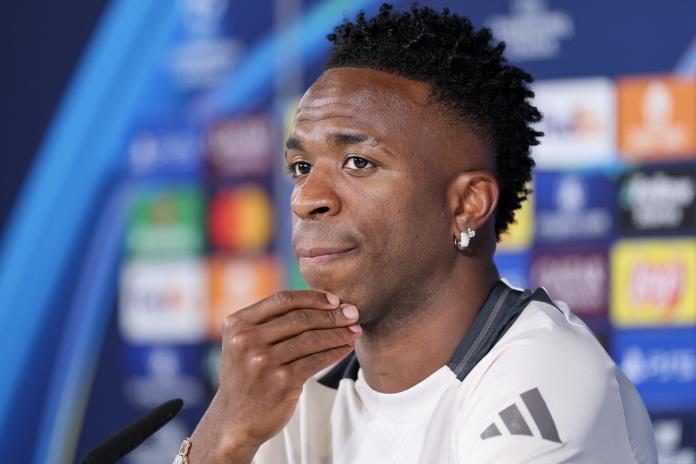 El club me pidió quedarme en Madrid y no ir a gala del Balón de Oro, dice Vinicius