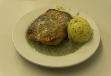 El pie and mash, un plato clásico de la cocina británica, busca su estatus gastronómico