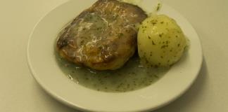 El pie and mash, un plato clásico de la cocina británica, busca su estatus gastronómico