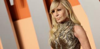 Donatella Versace dejará la dirección artística de la icónica casa de moda italiana